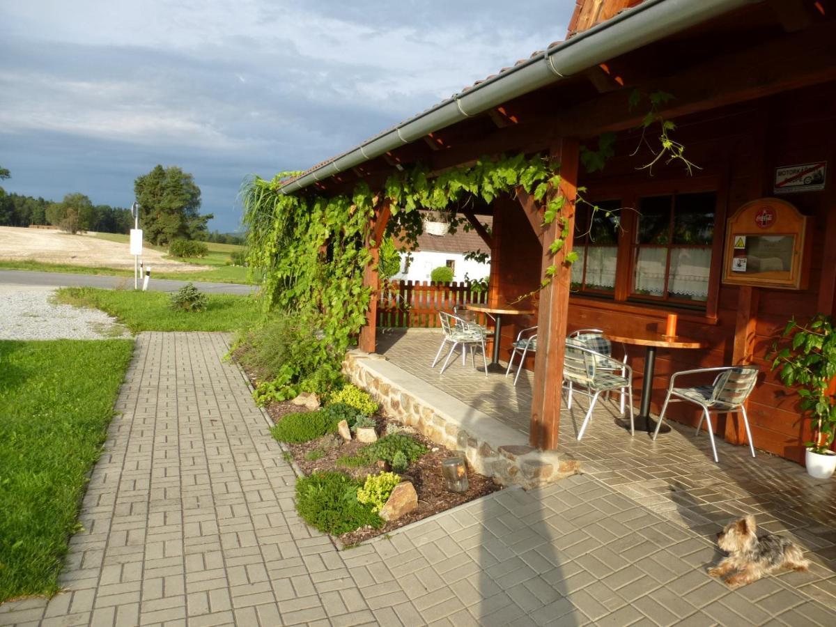 Restaurace Vraz Hotel Trhove Sviny Exterior photo